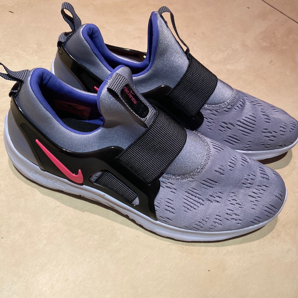 Women’s Nikes Brand New size 11